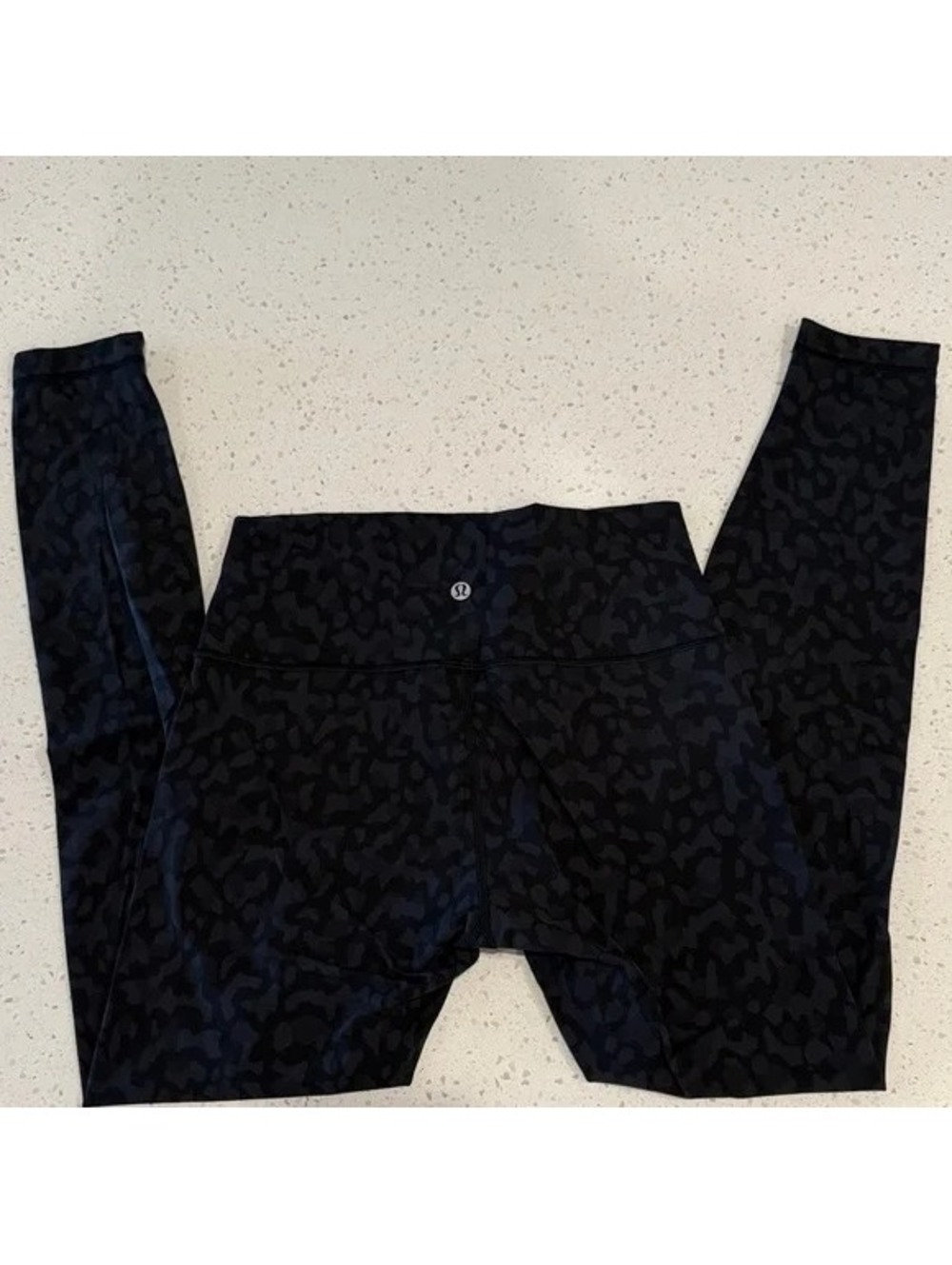 Lululemon Wunder Trains Size 6